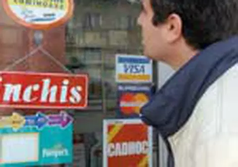 Prezervative luminoase, acum si in farmacii