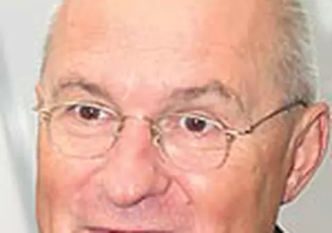 Doua femei si doi barbati, salvati de un singur om