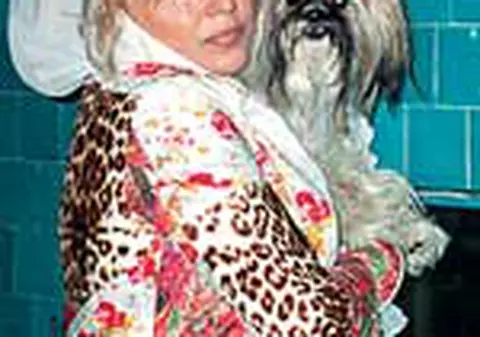 Frac cu papion pentru cainele Florei Nastase