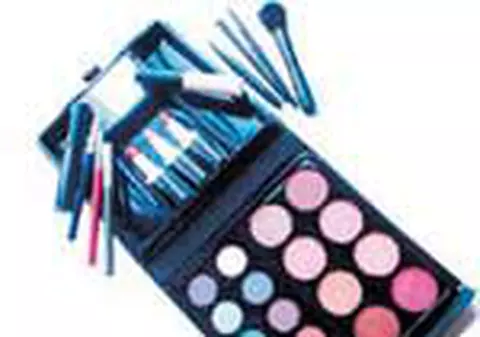 Produse care nu trebuie sa ne lipseasca din port-fard