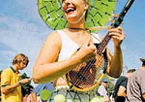 Imbracata in tenis