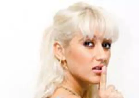 Raluca de la Bambi a 'rupt-o' iar cu Mitea