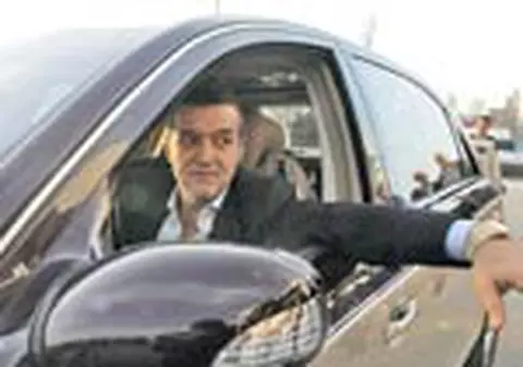 Limuzina lui Becali, sifonata de un tir