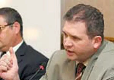 'Incearca sa influenteze martorii!'