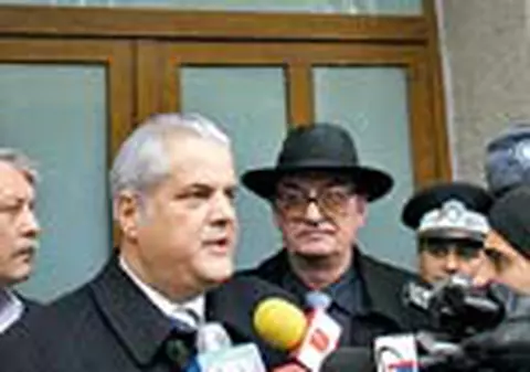 Mobilier de colectie cu acte false pentru familia Nastase!