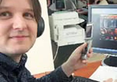Scot bani din joaca la telefonul mobil