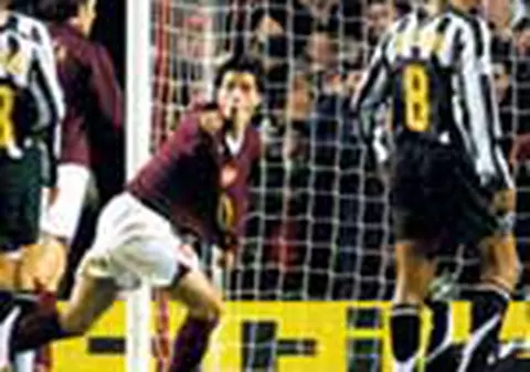 'Juve, mitraliata pe Highbury'