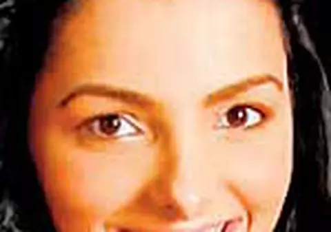 Madalina Radu de la OTV pozeaza goala doar pentru un Mercedes