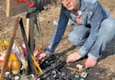 In locul unde a murit Laura Stoica, 'focul' inca mai arde