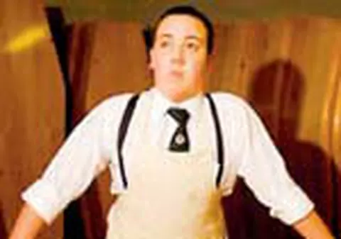 La 16 ani, pasiunea lui sunt mortii