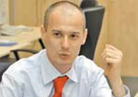 Imbranceli si injuraturi la Senat