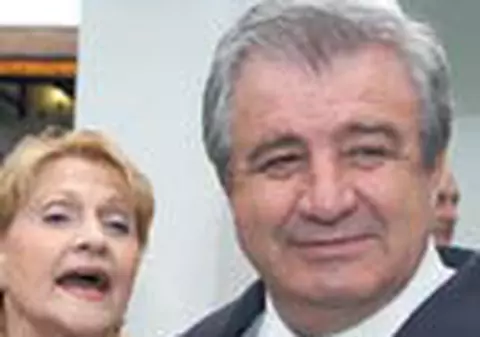 Sinucideri aproape identice