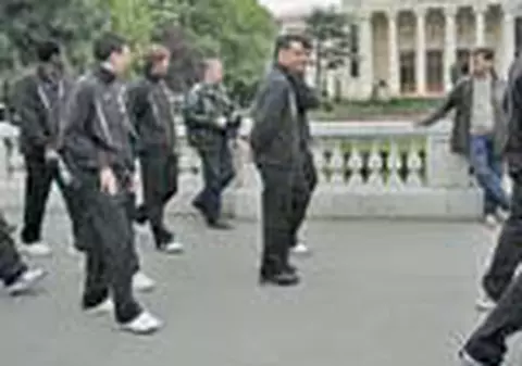 Jucatorii englezi s-au relaxat prin baruri inaintea meciului