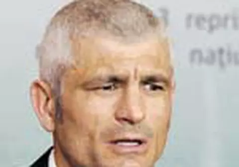 Ravanelli ar antrena in Romania