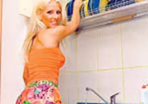 Andreea Banica prefera sa spele vase in loc sa gateasca