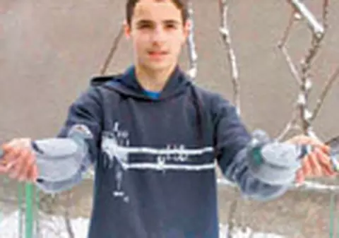 La 16 ani, Marius tine o crescatorie de porumbei