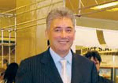 Primar bogat, oras sarac