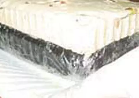 3 kg de opium ascunse in halva si in smochine