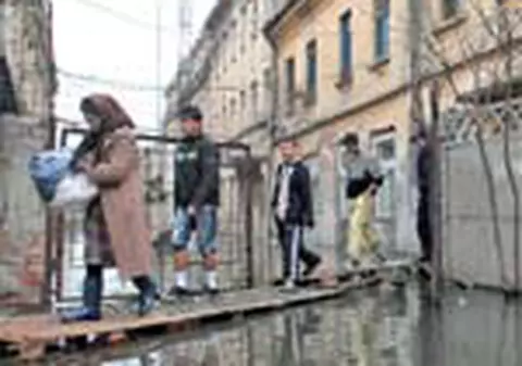 90 de braileni evacuati din bloc!