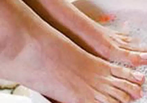 Cum ne ingrijim picioarele ... si cum le impodobim