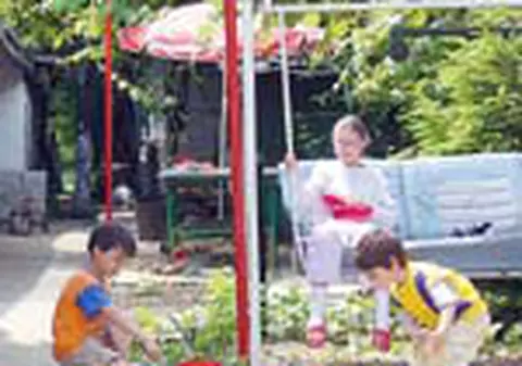 'De teama celor mici am anuntat ca-mi mor gainile'