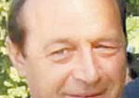 Basescu isi muta patul de la Viena la Elias