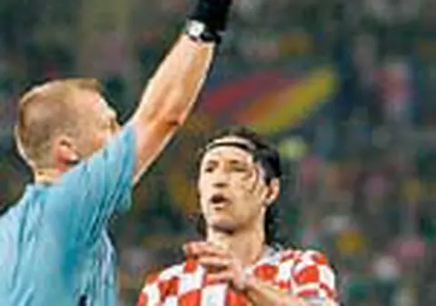 Oficialii arbitrajului mondial incearca sa-l scuze pe Poll