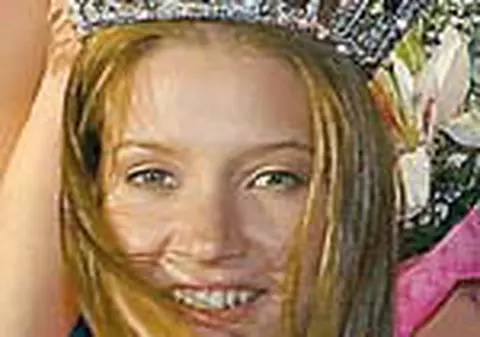 O romanca a castigat Miss Fashion TV