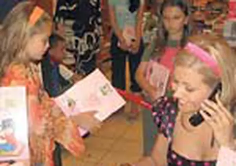 Anamaria Ferentz a vandut prima carte cu 150 de euro