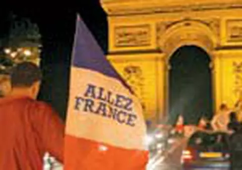 Parisul a sarbatorit 'optimea' ca pe o finala 