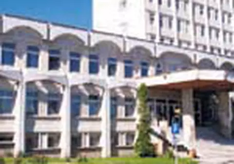 O fetita de un an si 5 luni a cazut pe fereastra