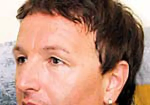 AUREL MOLDOVEANU A LESINAT LA DENTIST