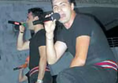 Ro-Mania si-a pus tricolorul pe pantofi!