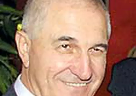 De ce trag clopotele, Mitica?