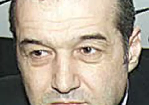 Becali a trimis 100.000 de euro la Petrosani