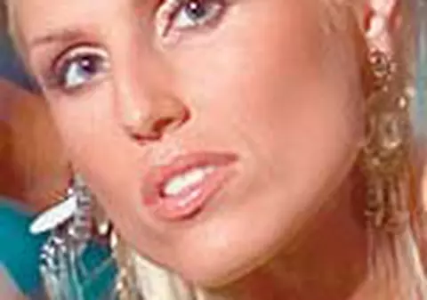 Hotii au spart masina cantaretei Cristina Rus