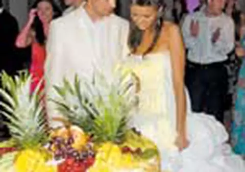 Alexandra Dinu si-a adus iubitul la nunta Albertinei