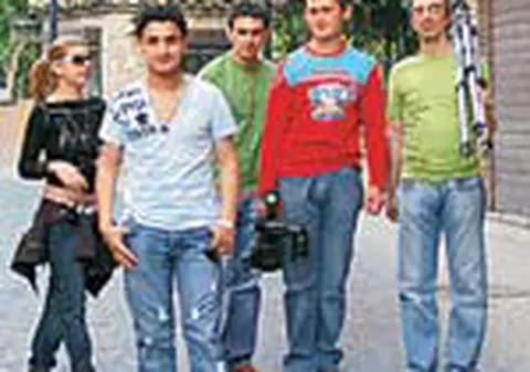 Copilul de Aur, printre spanioli