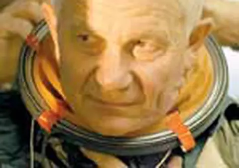 Sare cu parasuta de la 40 km inaltime