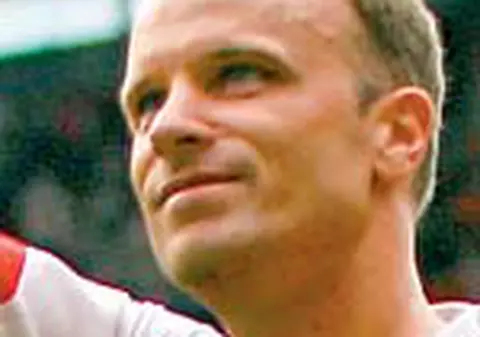 Ogararu, la retragerea lui Dennis Bergkamp