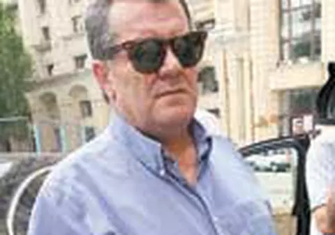 A spart geamul si a tras!