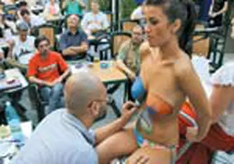 S-a deschis prima cafenea de arta erotica din Bucuresti