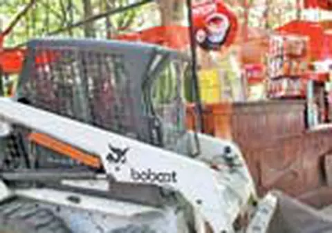 Demolatorii din Herastrau au ocolit terasele stabilor