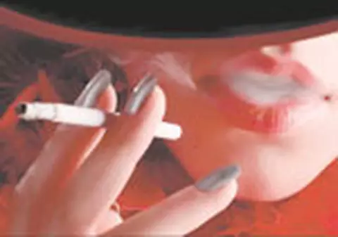 Fumatul = acnee, riduri, cearcane, ten uscat