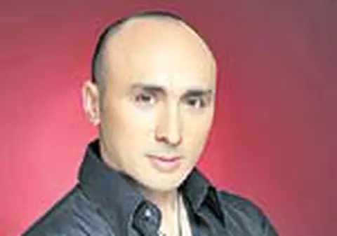 Marcel Pavel canta imnul UTA