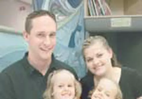 Au vieti separate la patru ani de la nastere