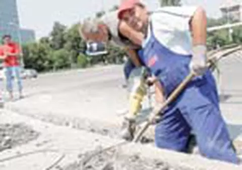 Se pun noi semafoare la Victoriei 