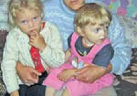 'Voi ati ramas cu vilele, noi cu mortii din mina'