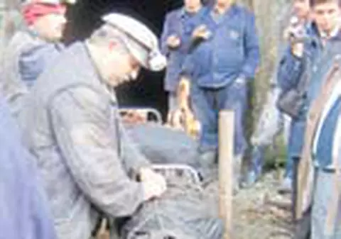 Minerii, scosi morti din adanc