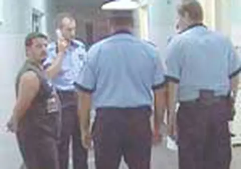 Hotii de motorina au bagat politistii in spital